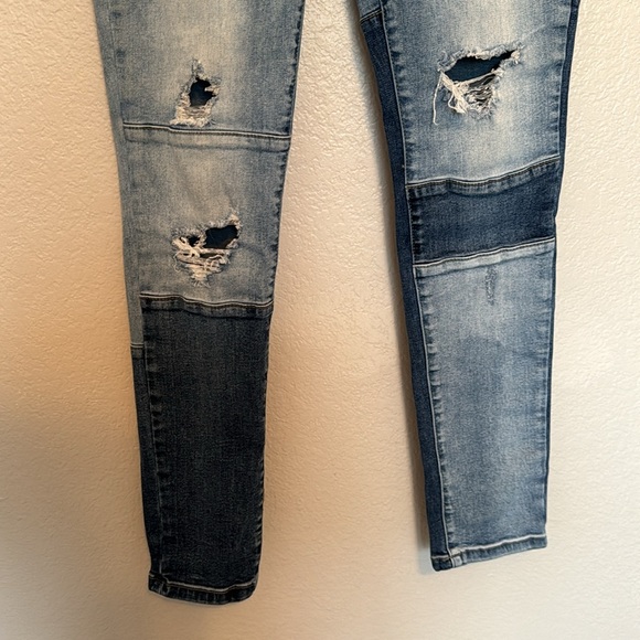 Venus | Patch Skinny Jeans - Picture 3 of 7